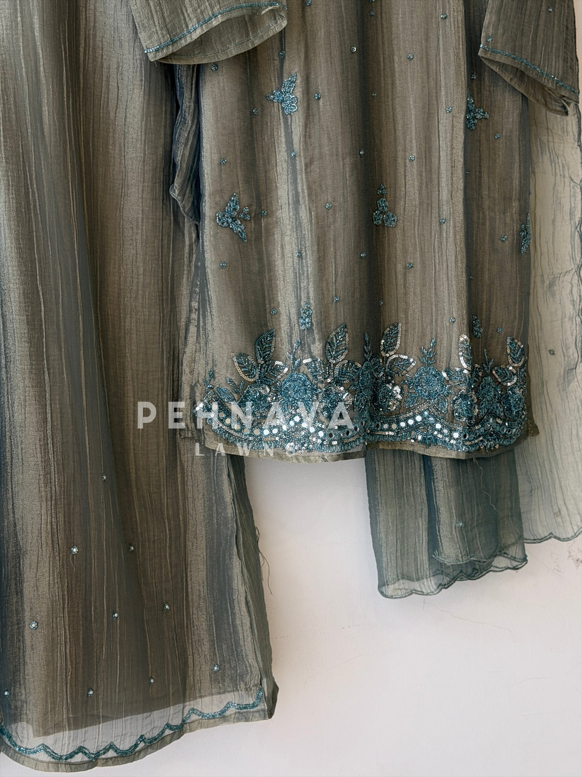 Tissue Handworked Three Piece Suit 8934