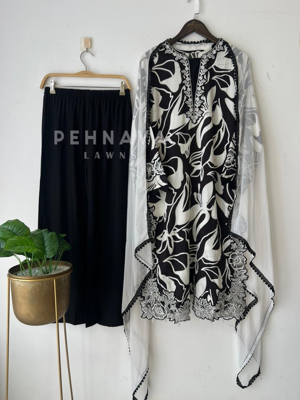New Floral Embroidery Kurtha Suit-143/13916 - Pehnava Lawns