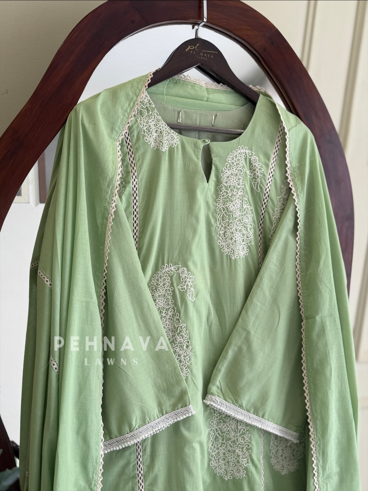 Mulcotton Embroidered Suit B106