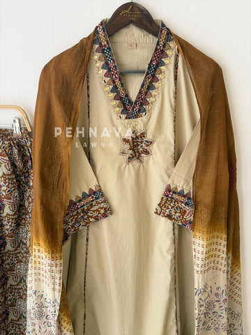 Classic Ethnic Print Suit-13048 - Pehnava Lawns