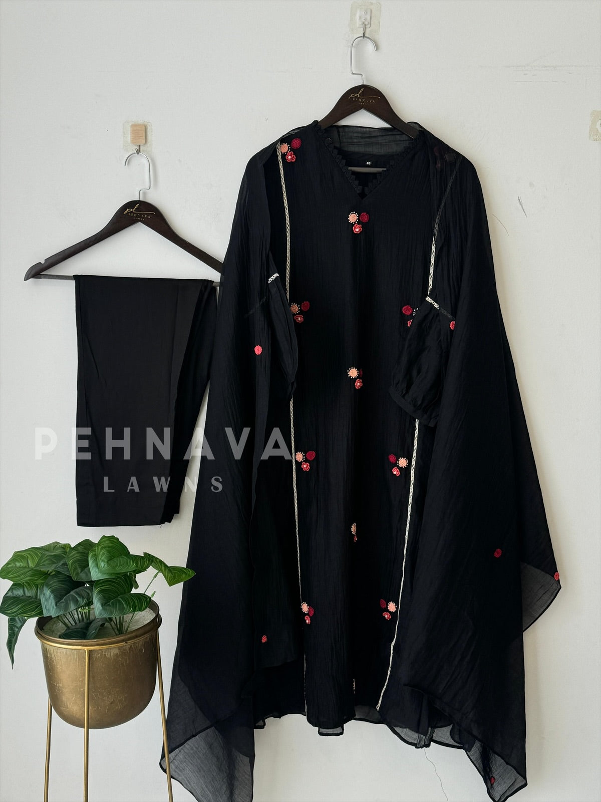 Floral Butti Chanderi Suit - Pehnava Lawns