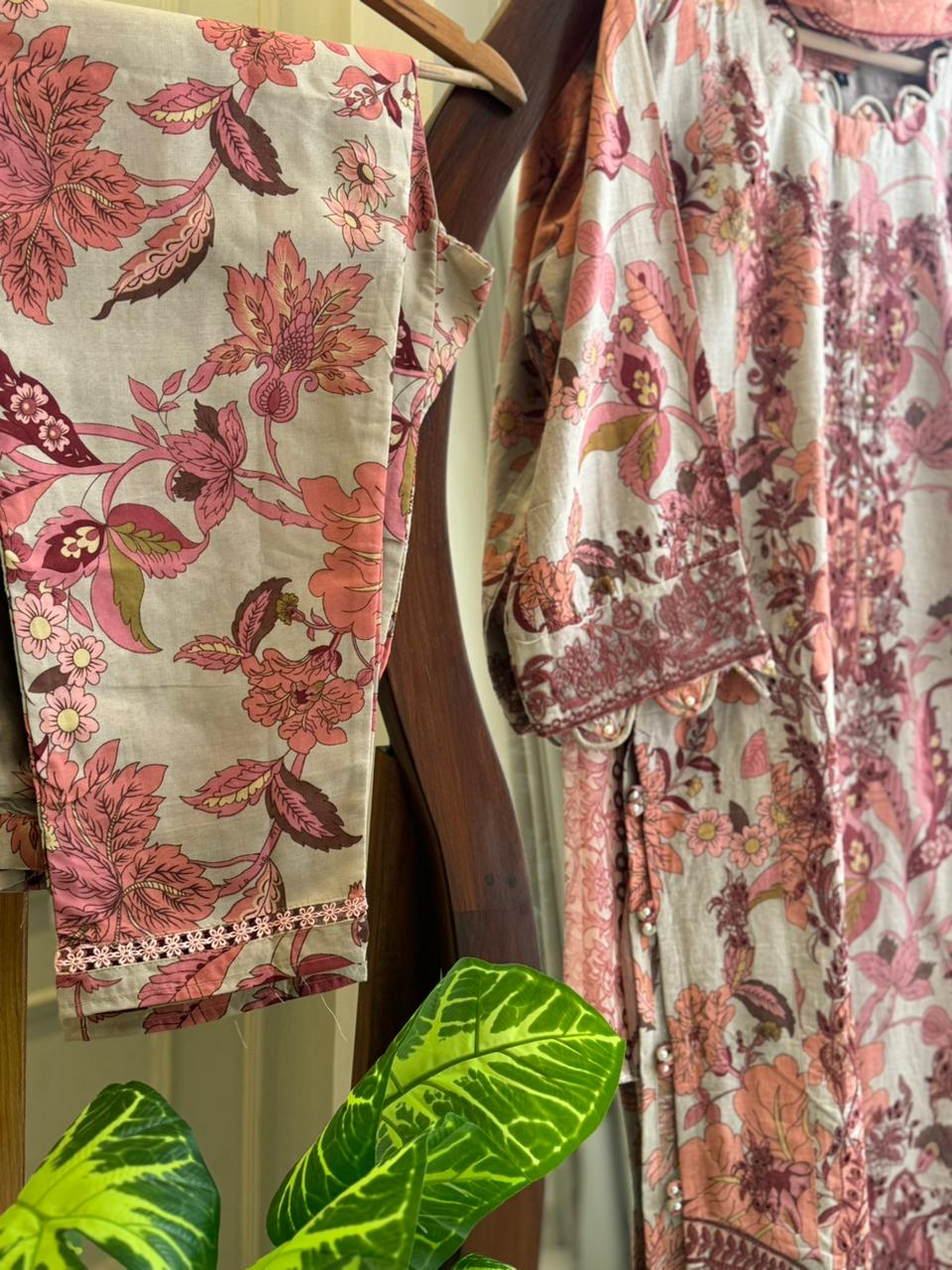 Traditional Embroidery Detailed Suit-5