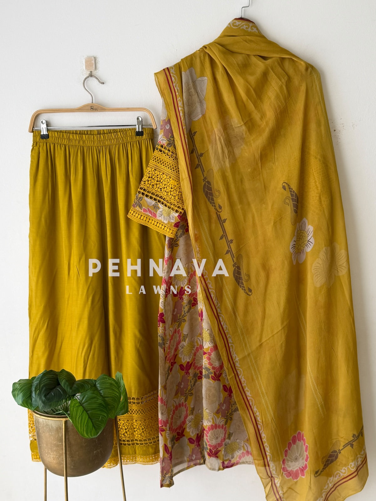 Floral Print Suit with Lace-391