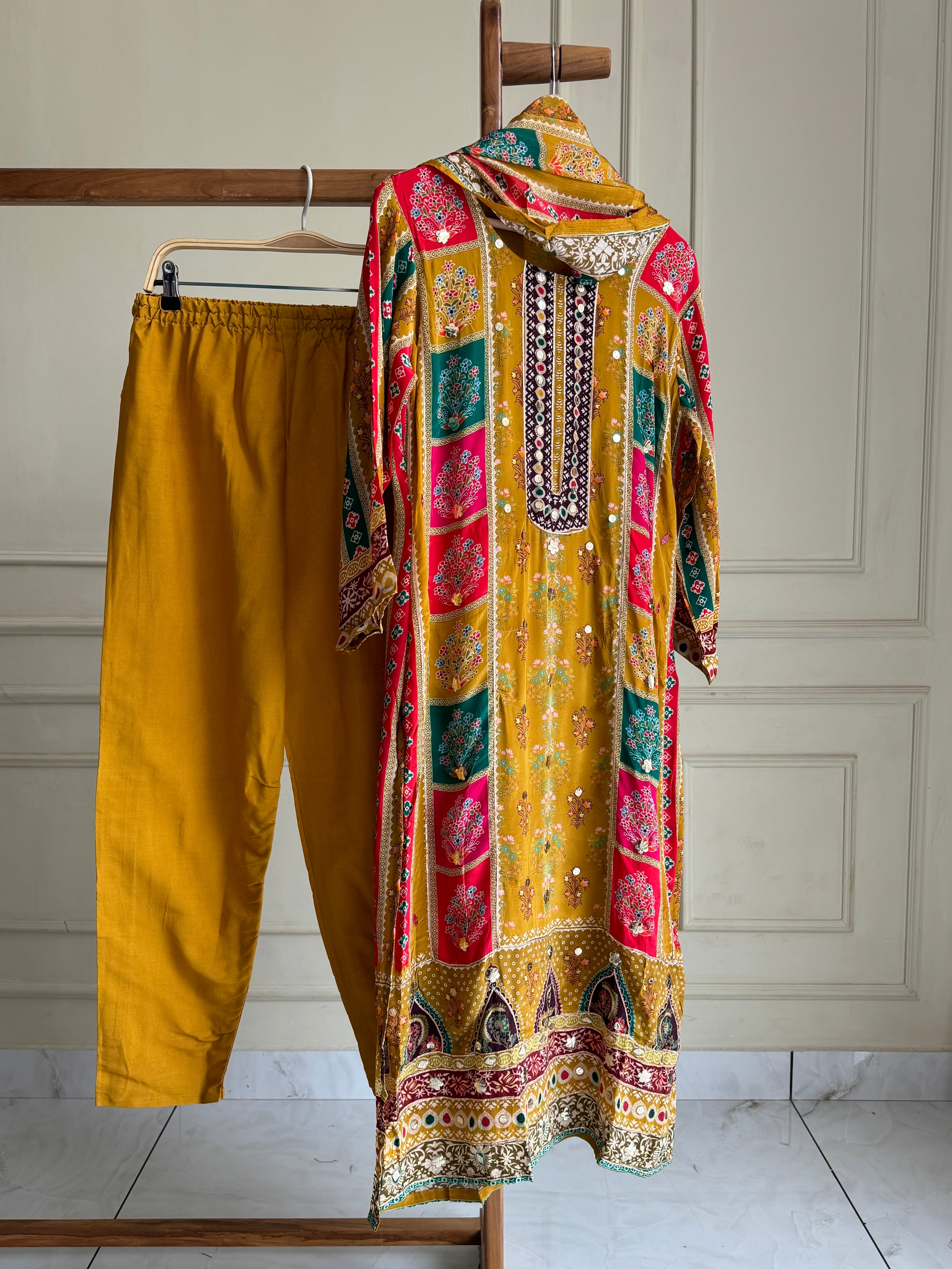 Crepe Hand detailed suit -yellow 124