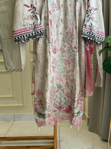 Floral Embroidered Pakistani Suit-4
