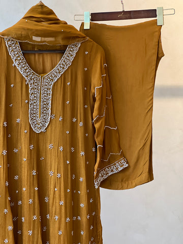 Scalloped Handwork Suit Set