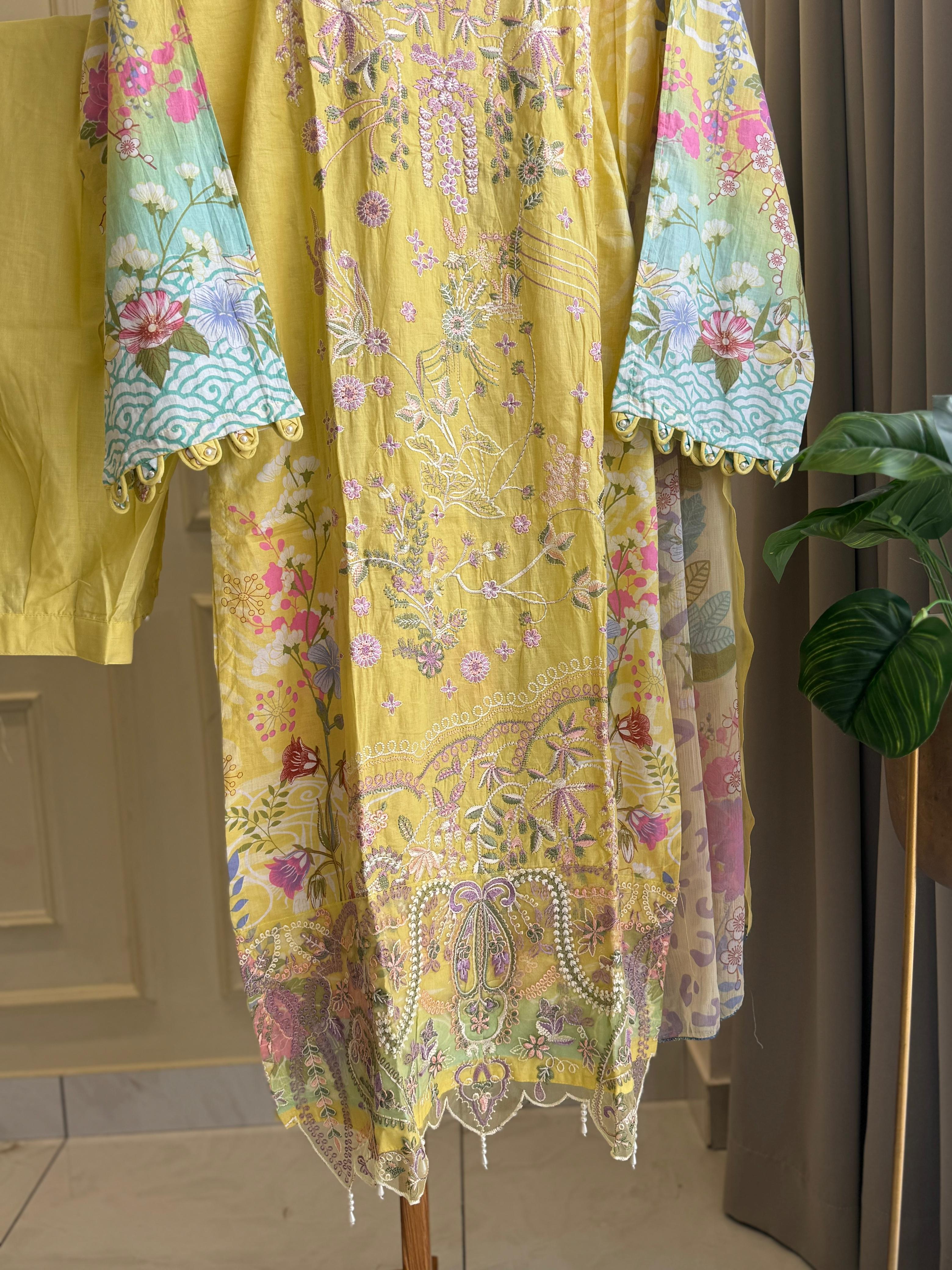 Floral Embroidered Pakistani Suit-7