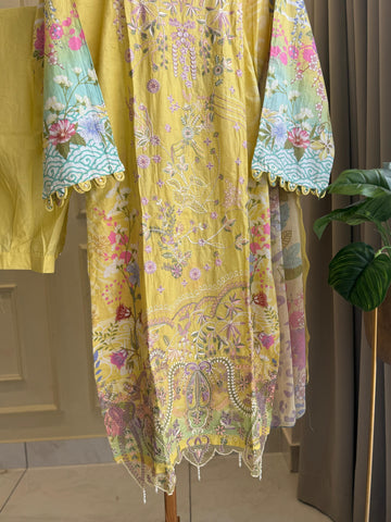 Floral Embroidered Pakistani Suit-7