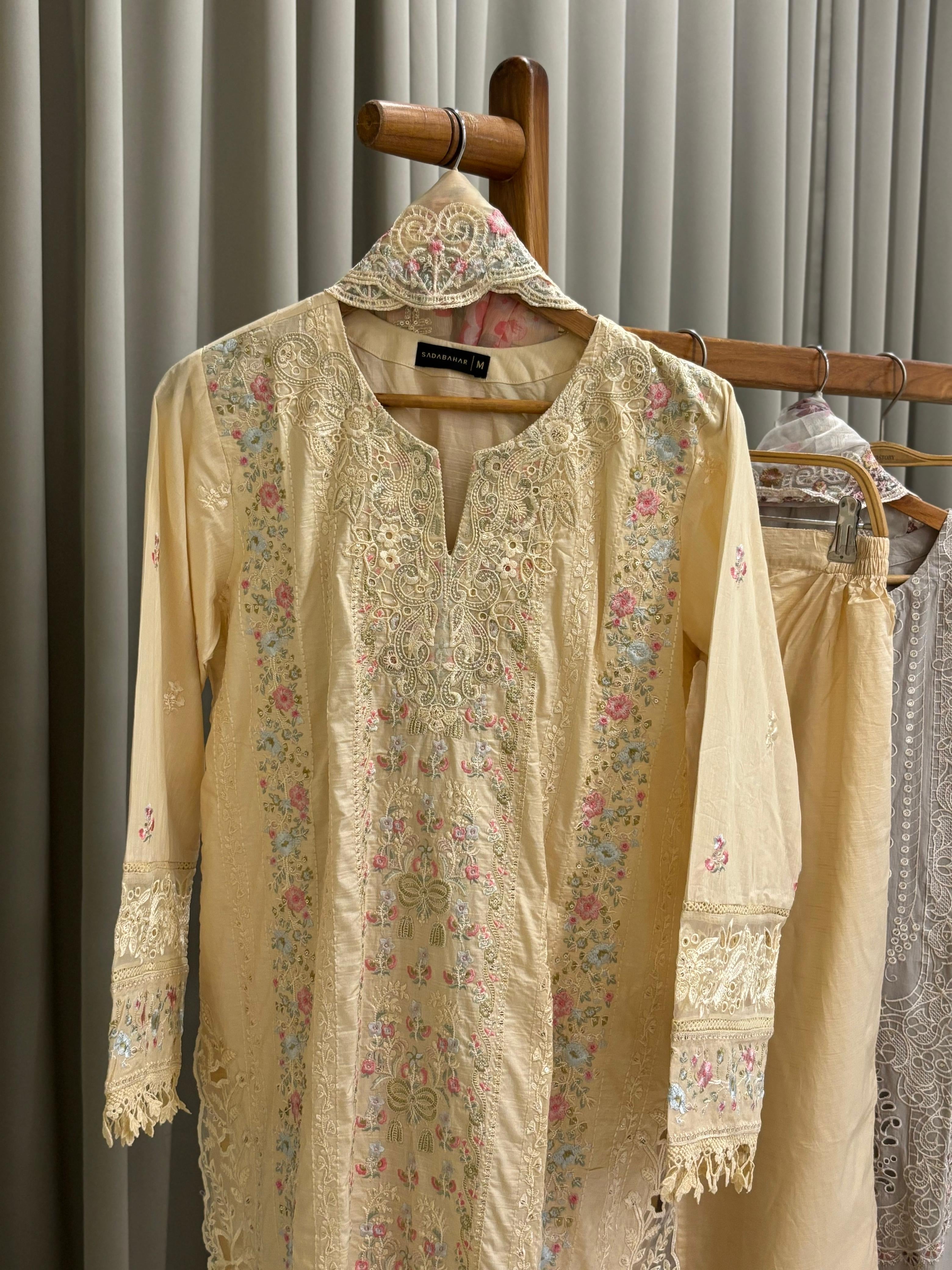 Luxurious Trendy Pure lawn Suit-0928