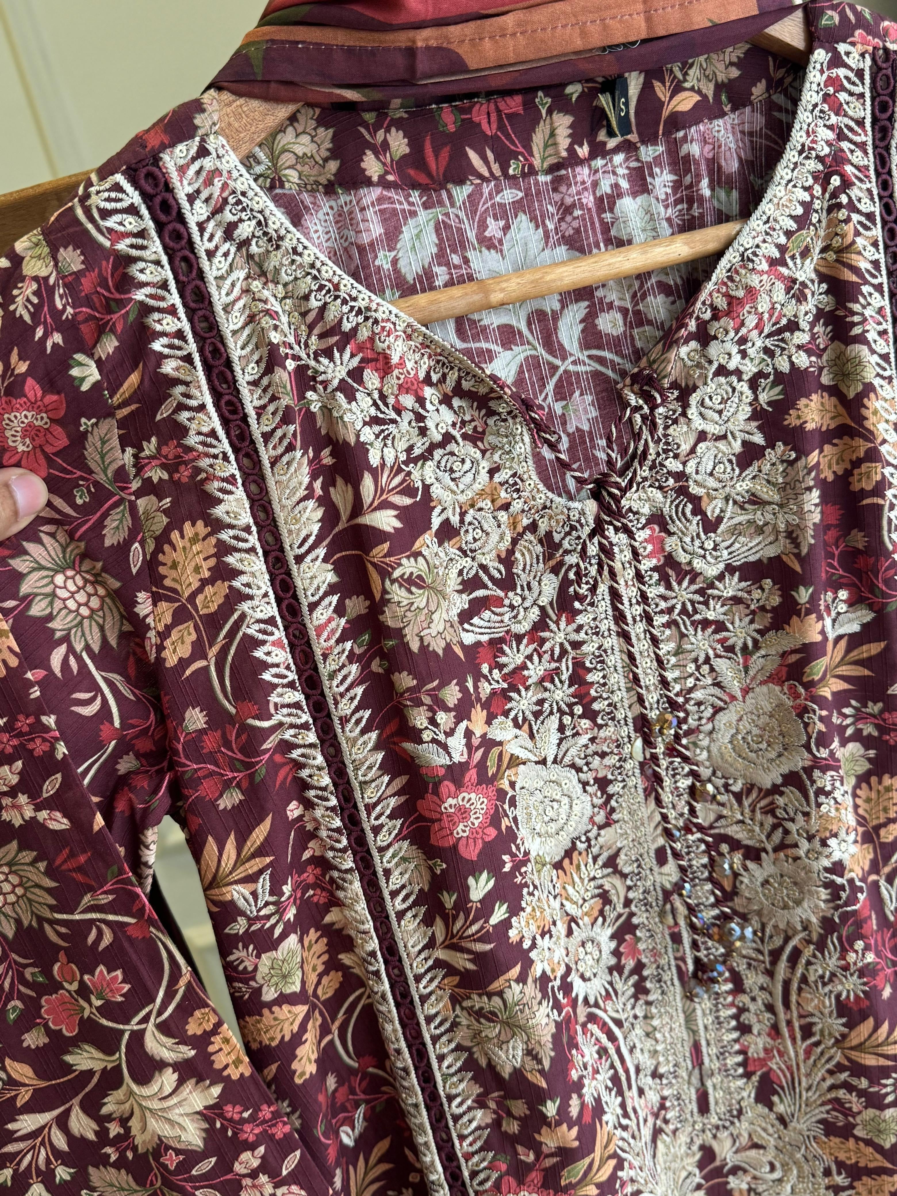 Premium Hand Embroidery Lawn Suit-7