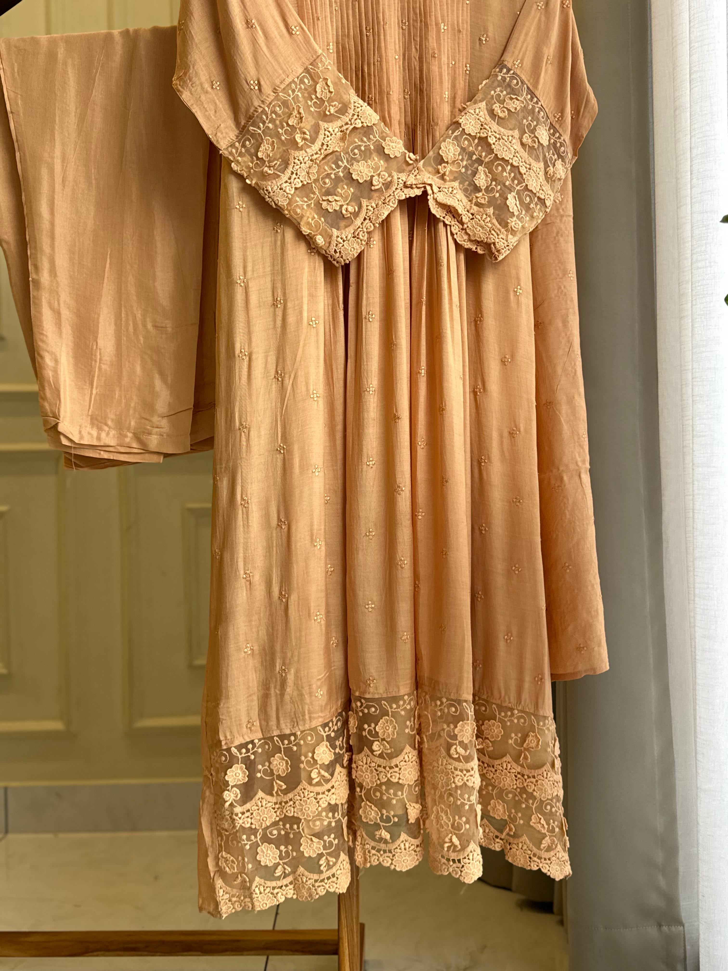 Muslin silk pleated A-line suit