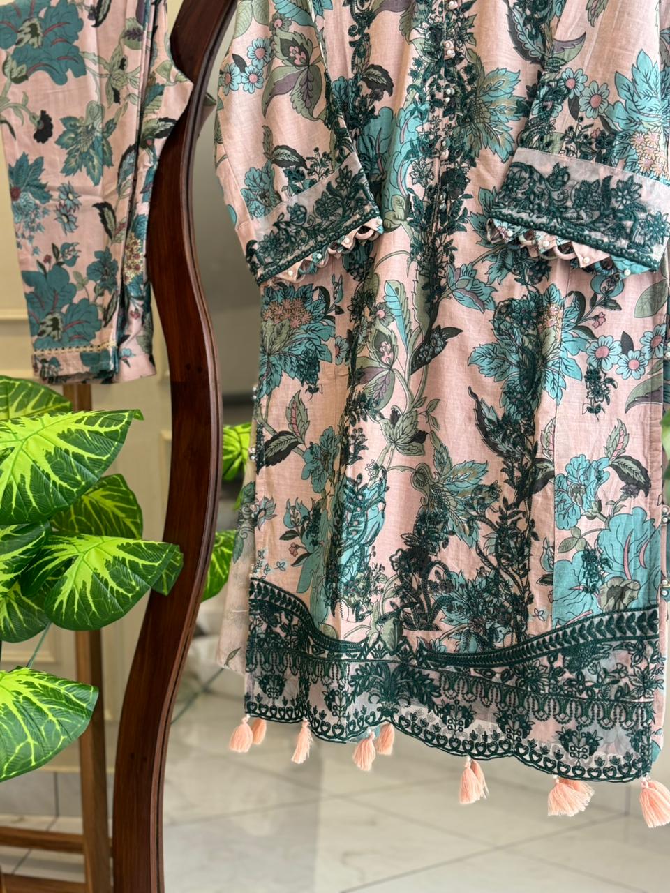 Traditional Embroidery Detailed Suit-8