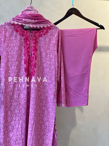 Luxurious trendy pure lawn