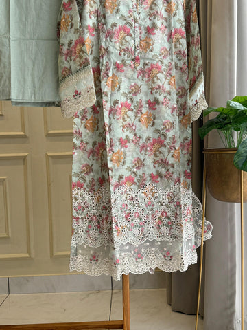 Signature Lawn Suit Featuring Lace Detailings-5