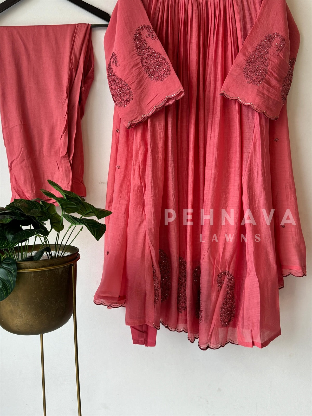 Classic Paisley Chanderi Suit [6-8 Dispatching time] - Pehnava Lawns