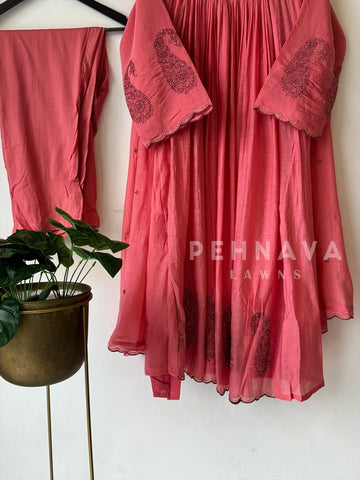 Classic Paisley Chanderi Suit [6-8 Dispatching time] - Pehnava Lawns