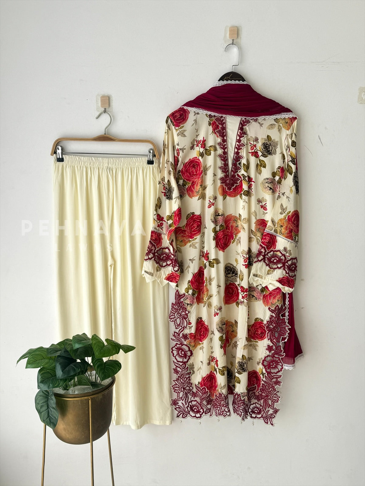 New Floral Embroidery Kurtha Suit-143 - Pehnava Lawns