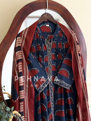 Front Pleated Printed Suit