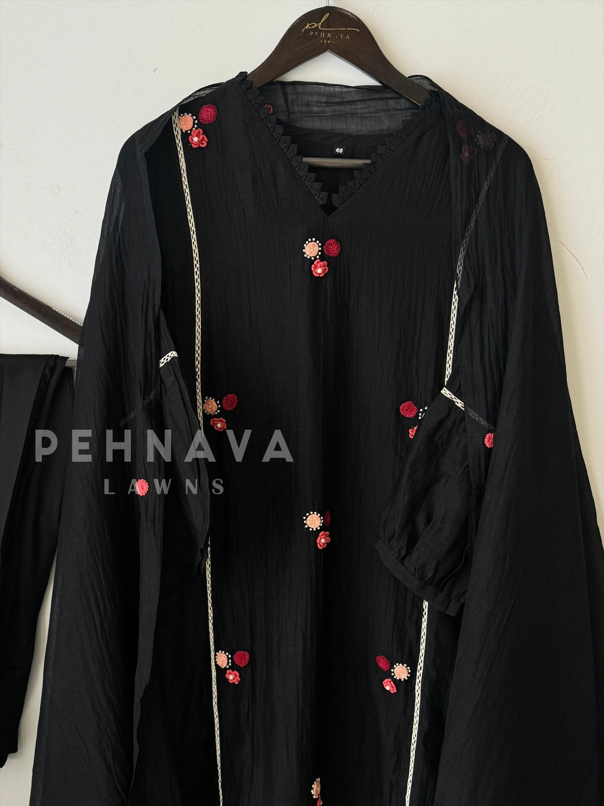 Floral Butti Chanderi Suit - Pehnava Lawns