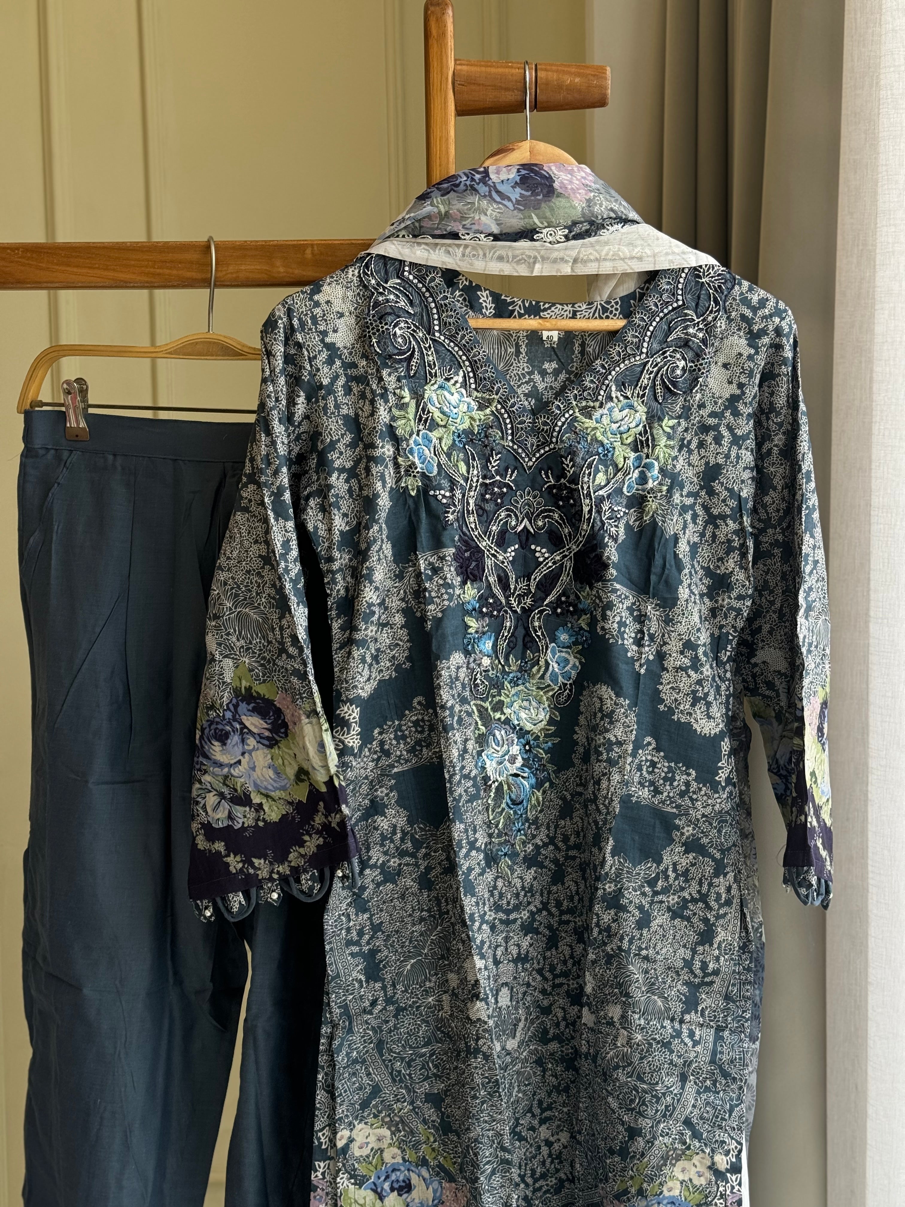 Casual wear suit with embroidered chiffon dupatta-2