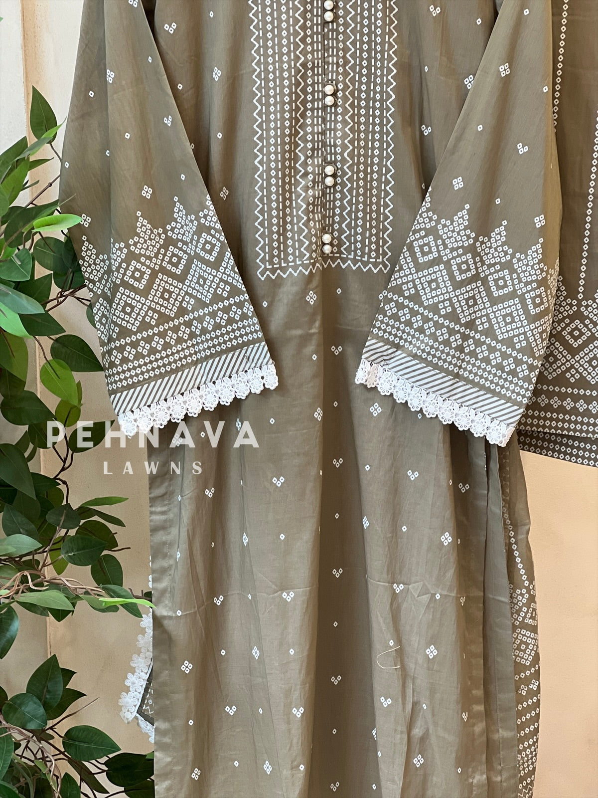 Luxurious trendy pure lawn