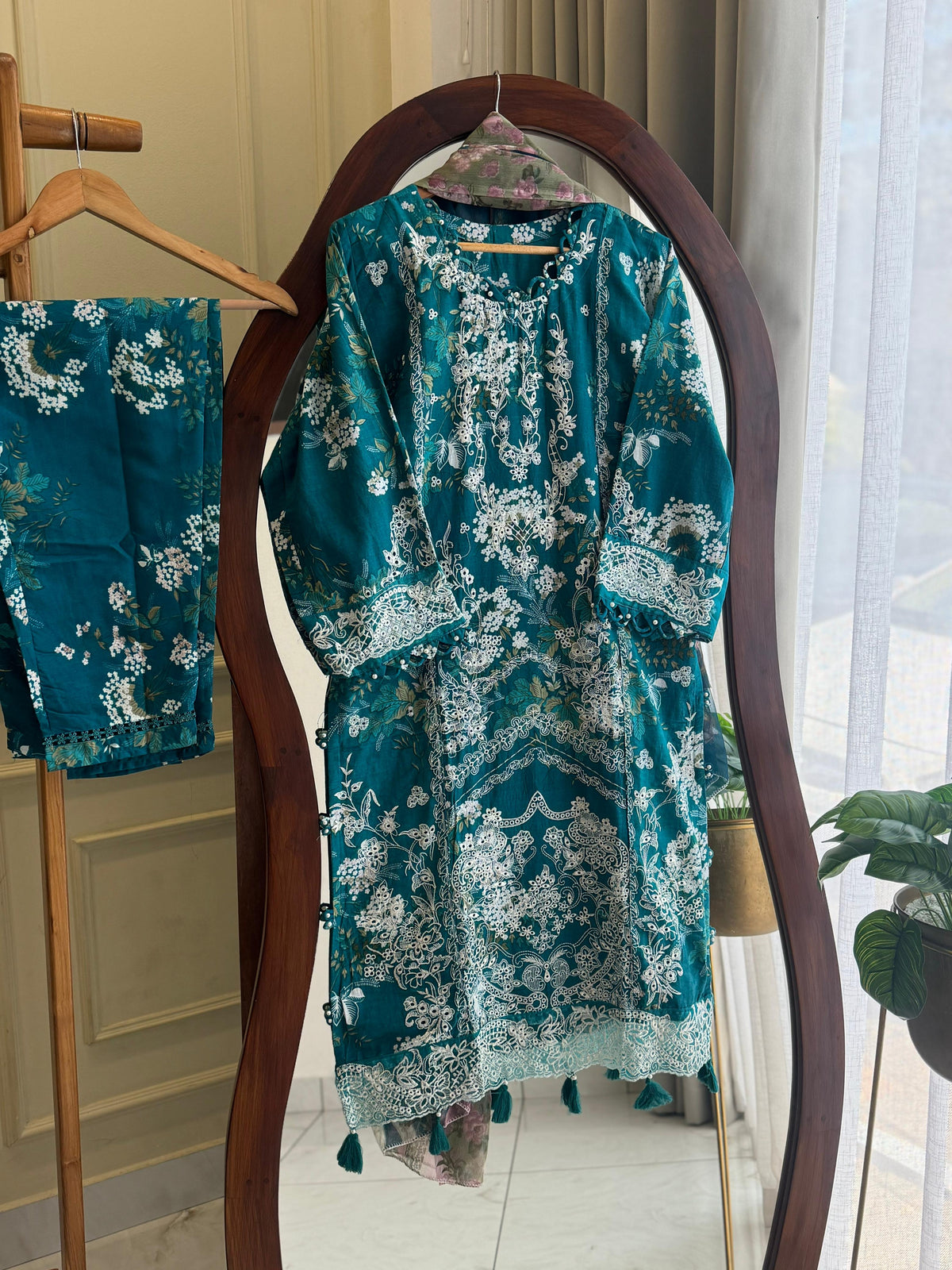 Traditional Embroidery Detailed Suit-4