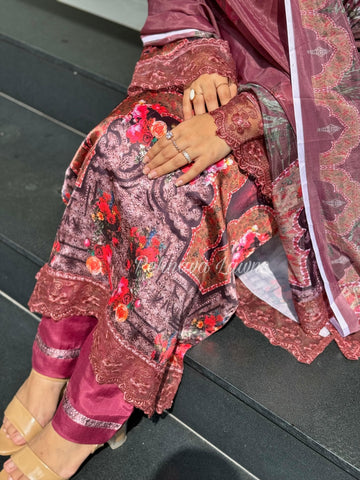 Printed casual suit in soft satin-maroon