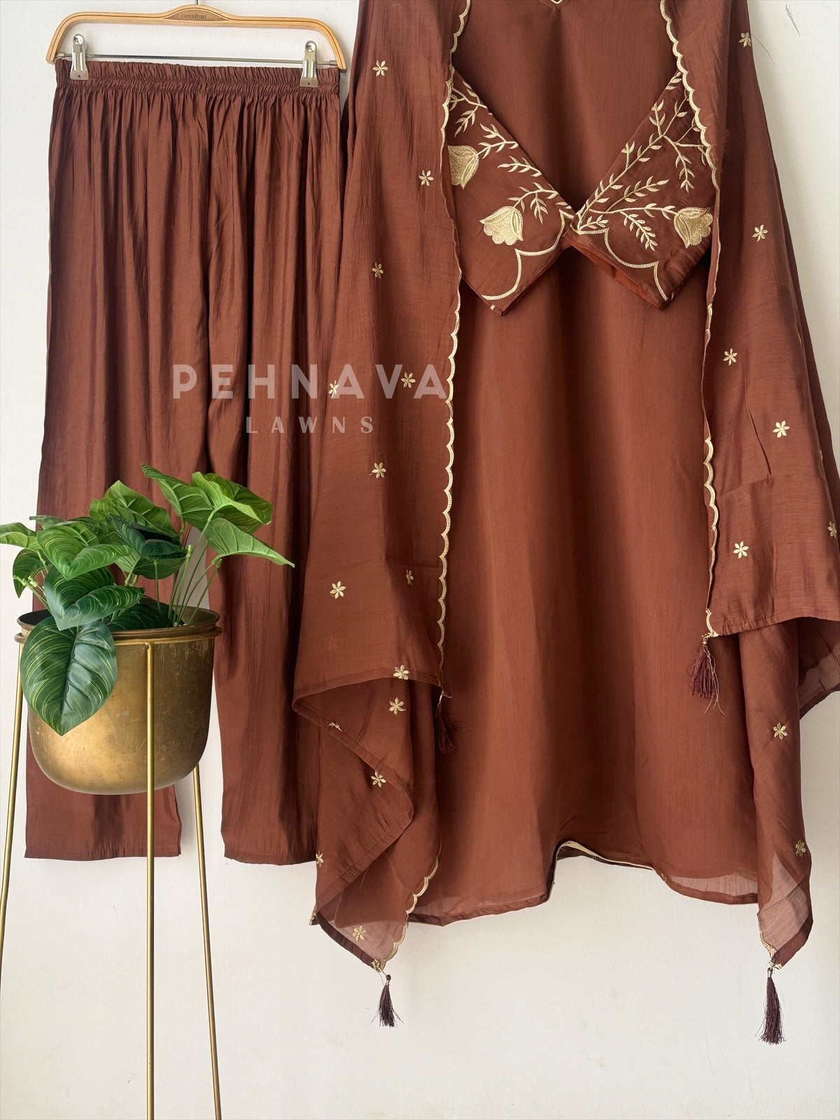 Chanderi Scallop Embroidery Set 3243 RR124