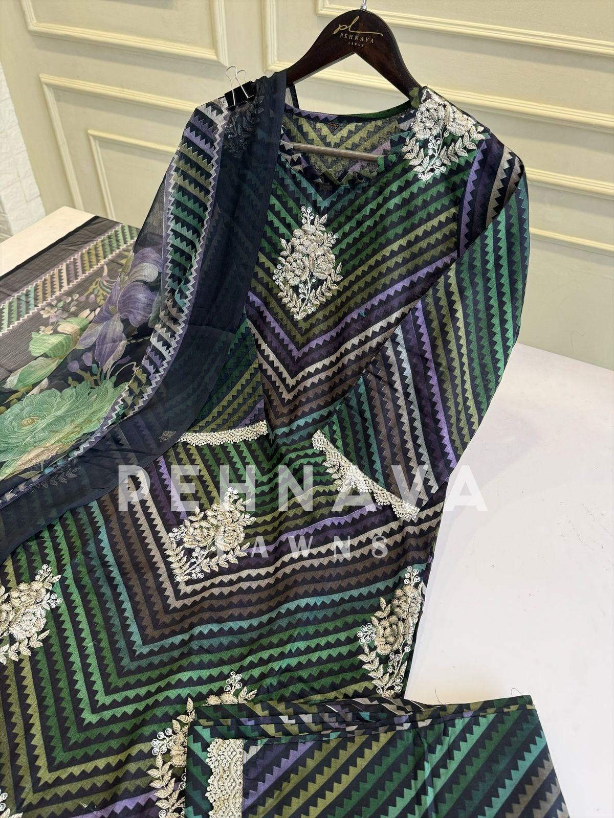 Chevron Lawn Suit with Printed Dupatta-Chiffon/Cotton