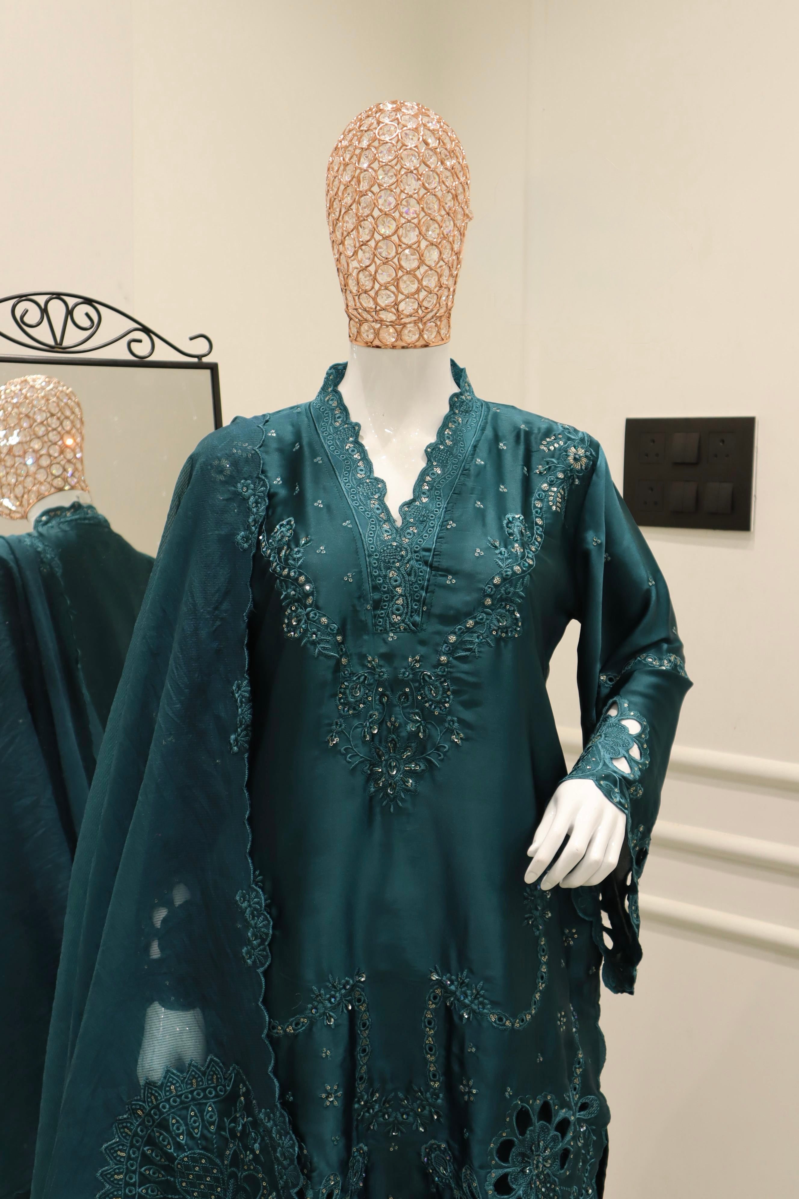 Floral Cutwork Appliqué Set-7274 - Pehnava Lawns