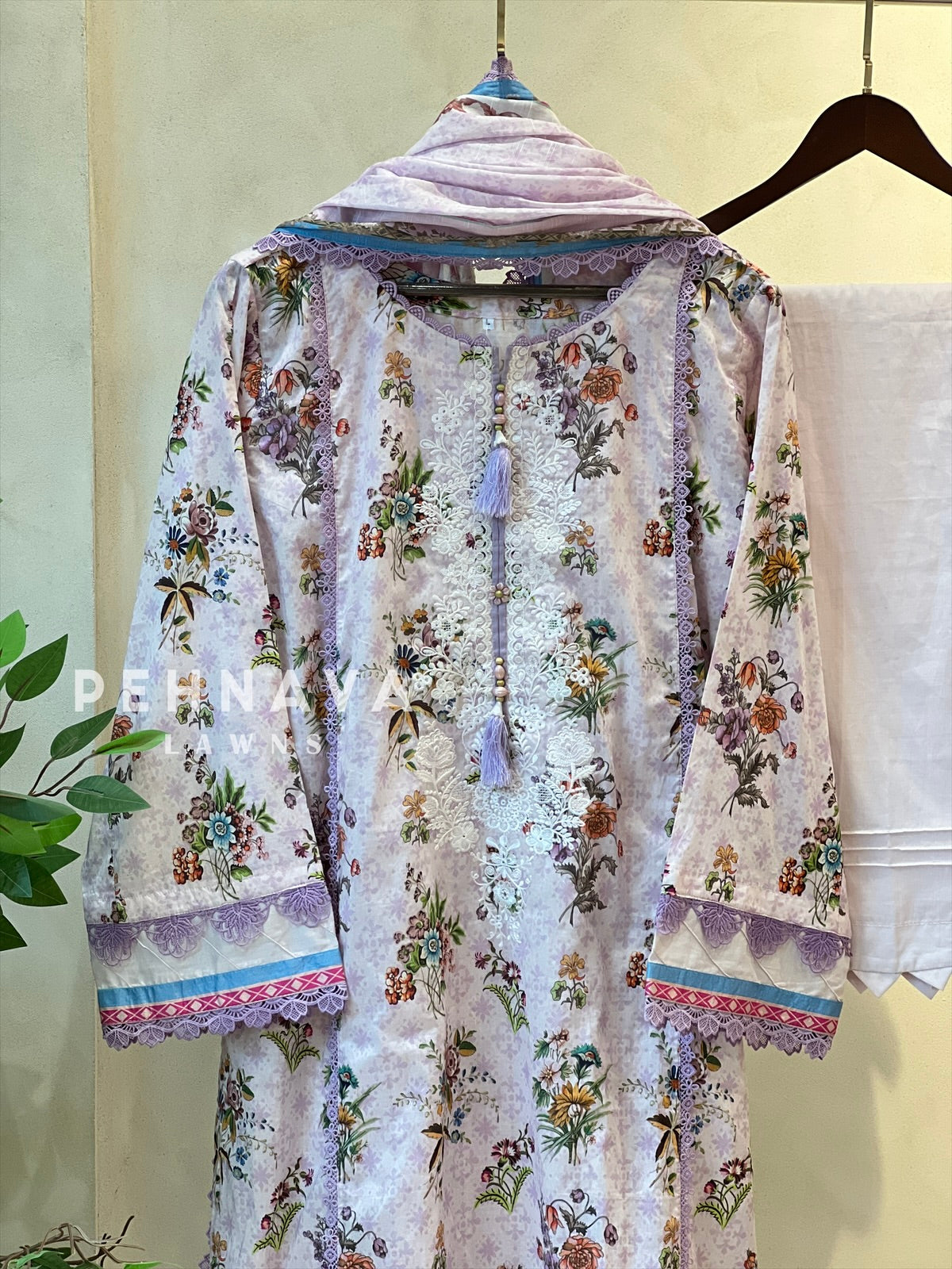 Luxurious trendy pure lawn