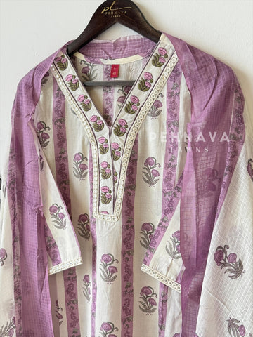 Floral Pattern Cotton Suit-4005 - Pehnava Lawns