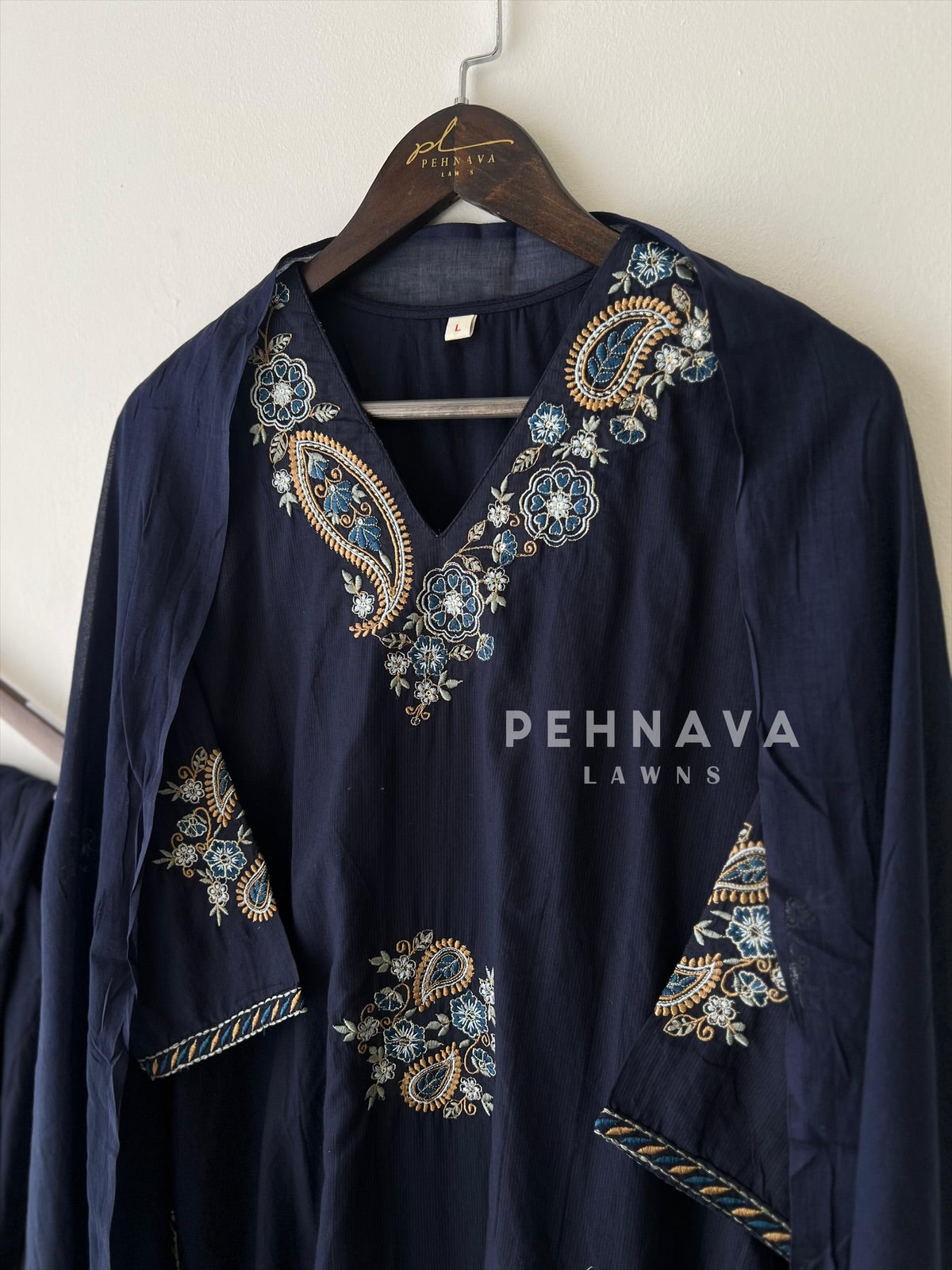 Paisley Embroidery Suit-4179 - Pehnava Lawns
