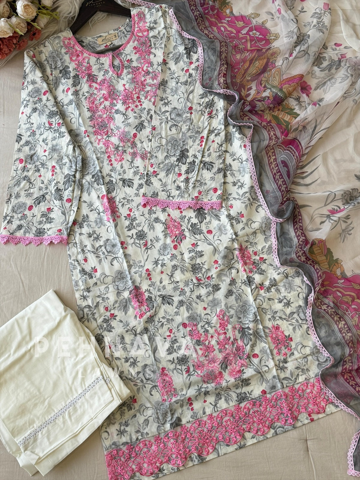 Floral Embroidered Lawn Suit-4004