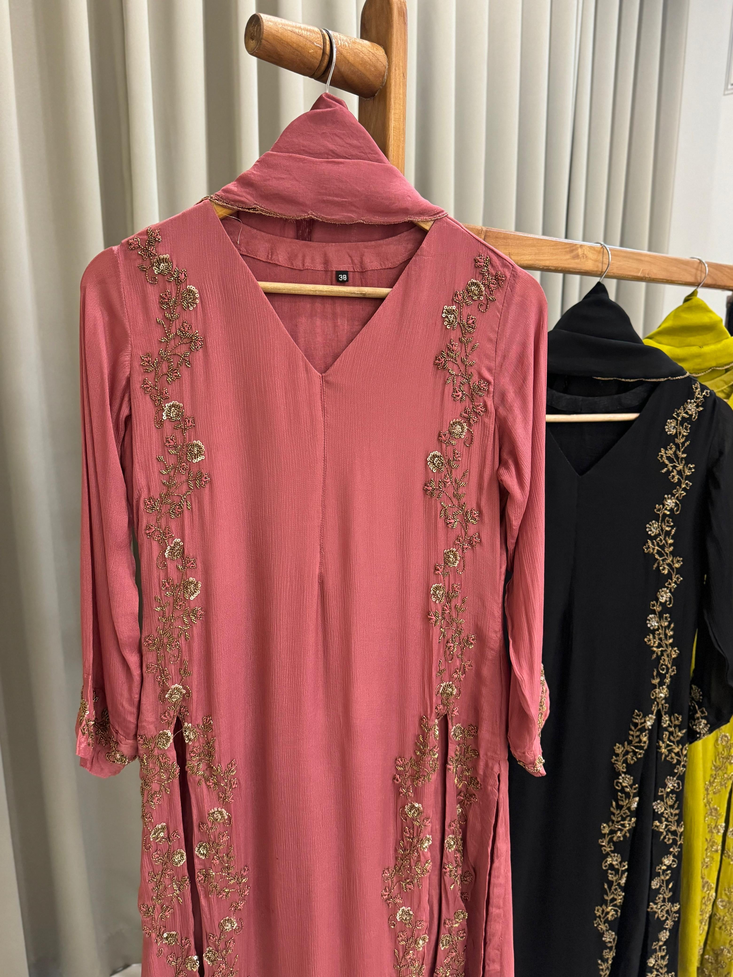Chinnon handworked Side-slitted suit with flared bottom