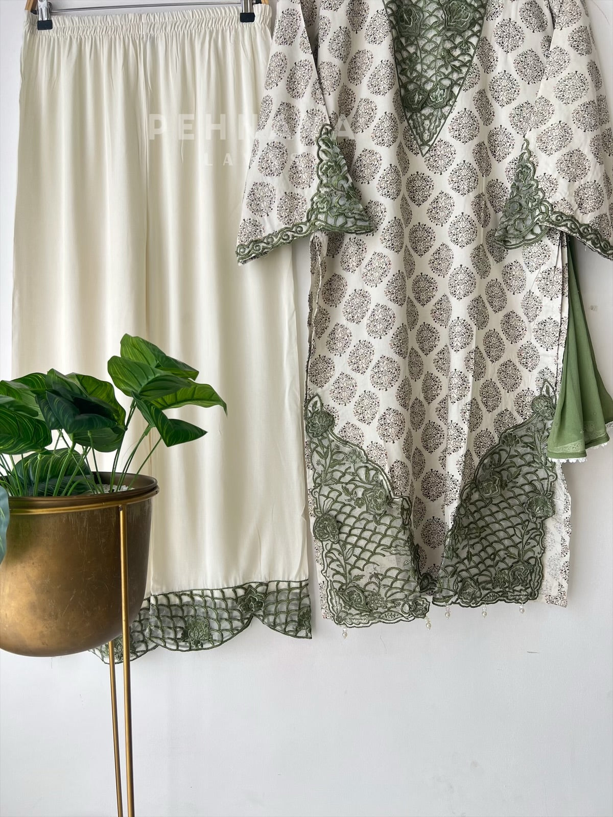 New Floral Embroidery Kurtha Suit Set LRC 182