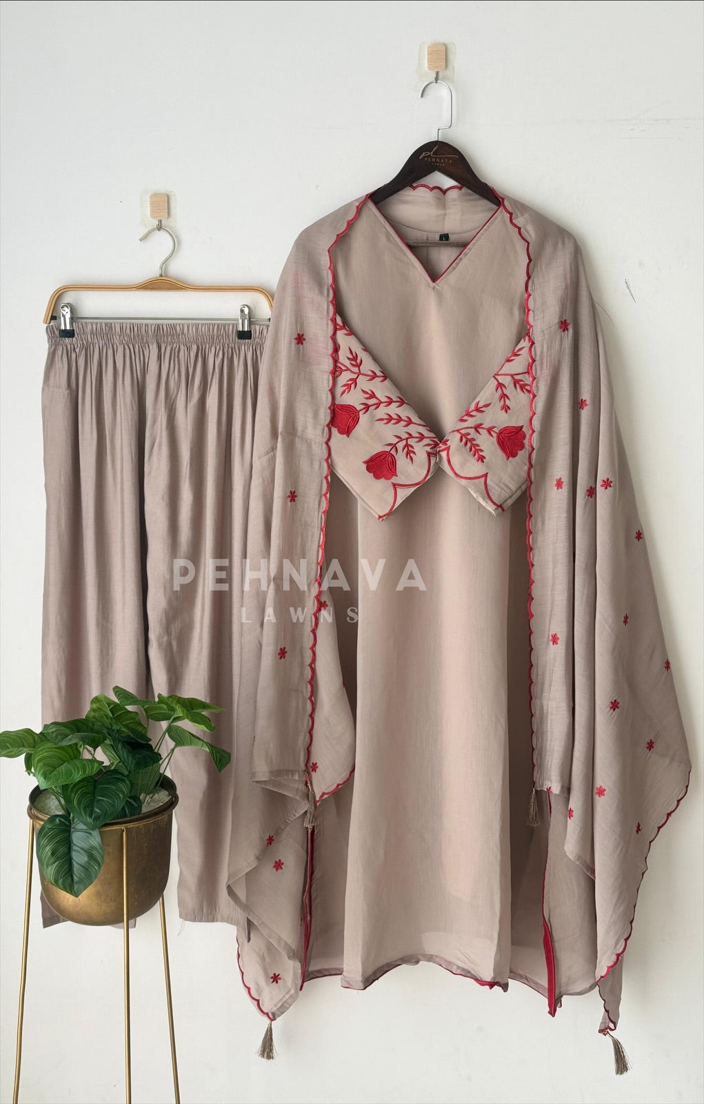 Chanderi Scallop Embroidery Set 3243 RR124