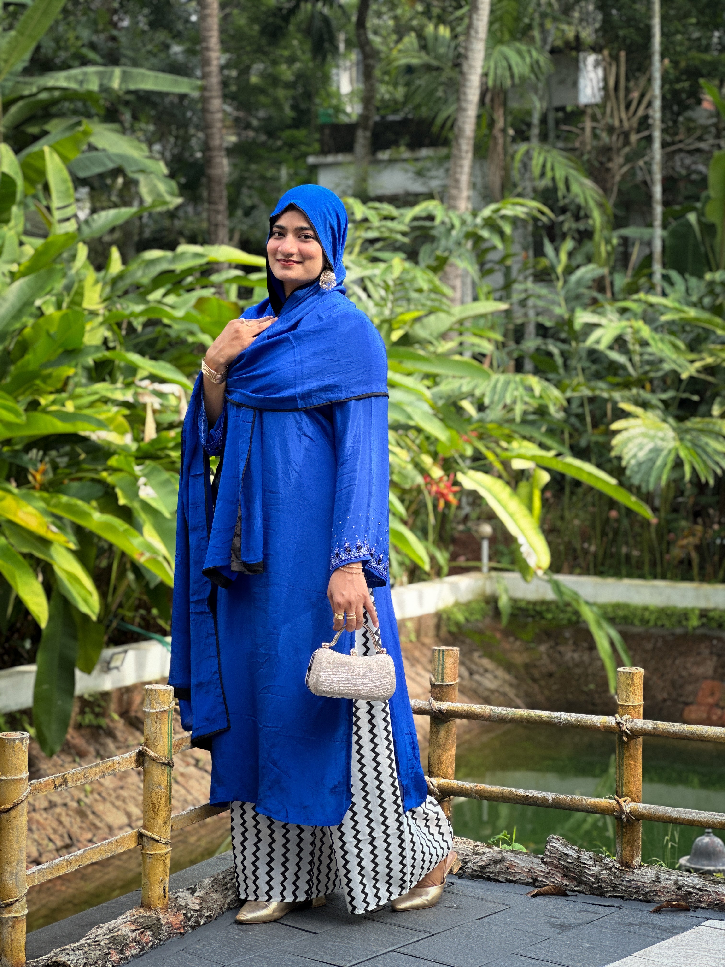Contrast Border With Dupatta