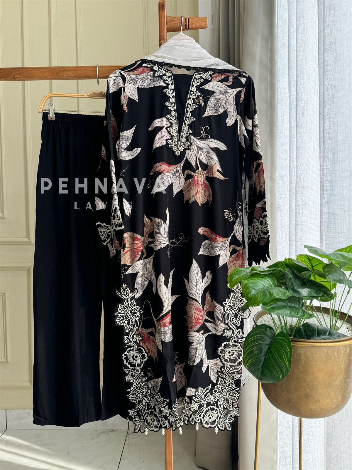 Floral Embroidery Kurtha set - Pehnava Lawns