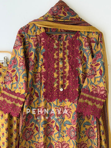 Lace Trimmed Printed Suit Set