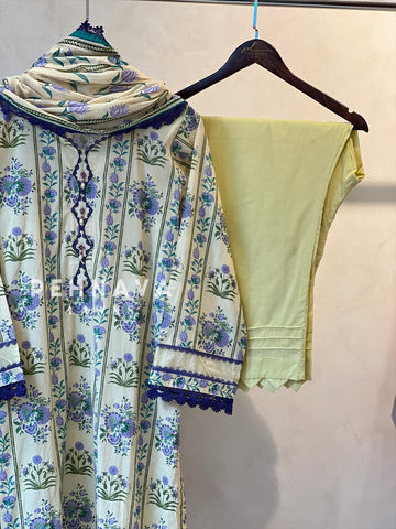 Luxurious trendy pure lawn