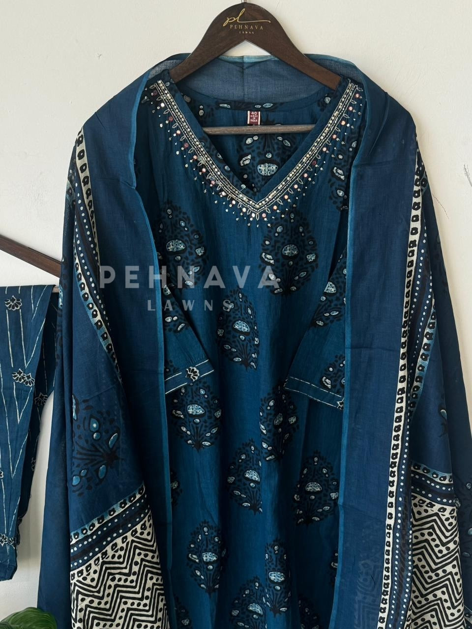 Printed Three-Piece Suit Set-17033 - Pehnava Lawns