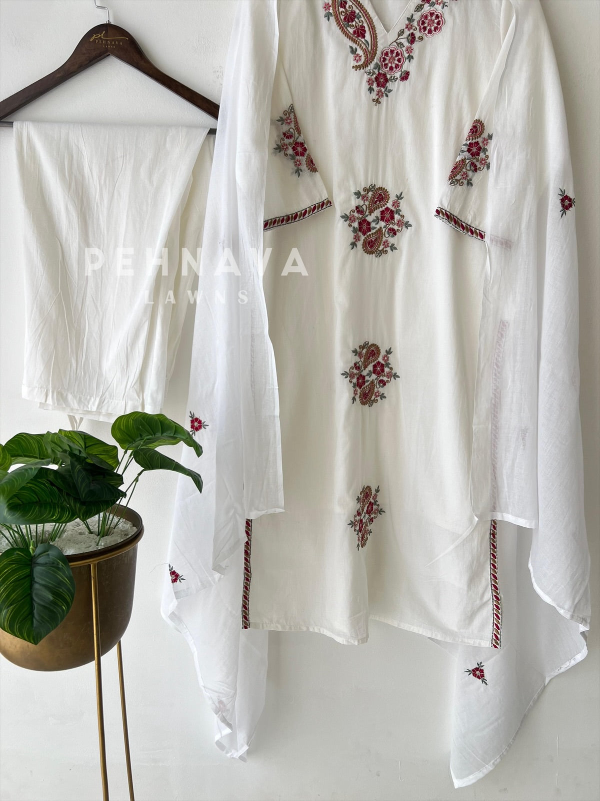 Paisley Embroidery Suit-4179 - Pehnava Lawns