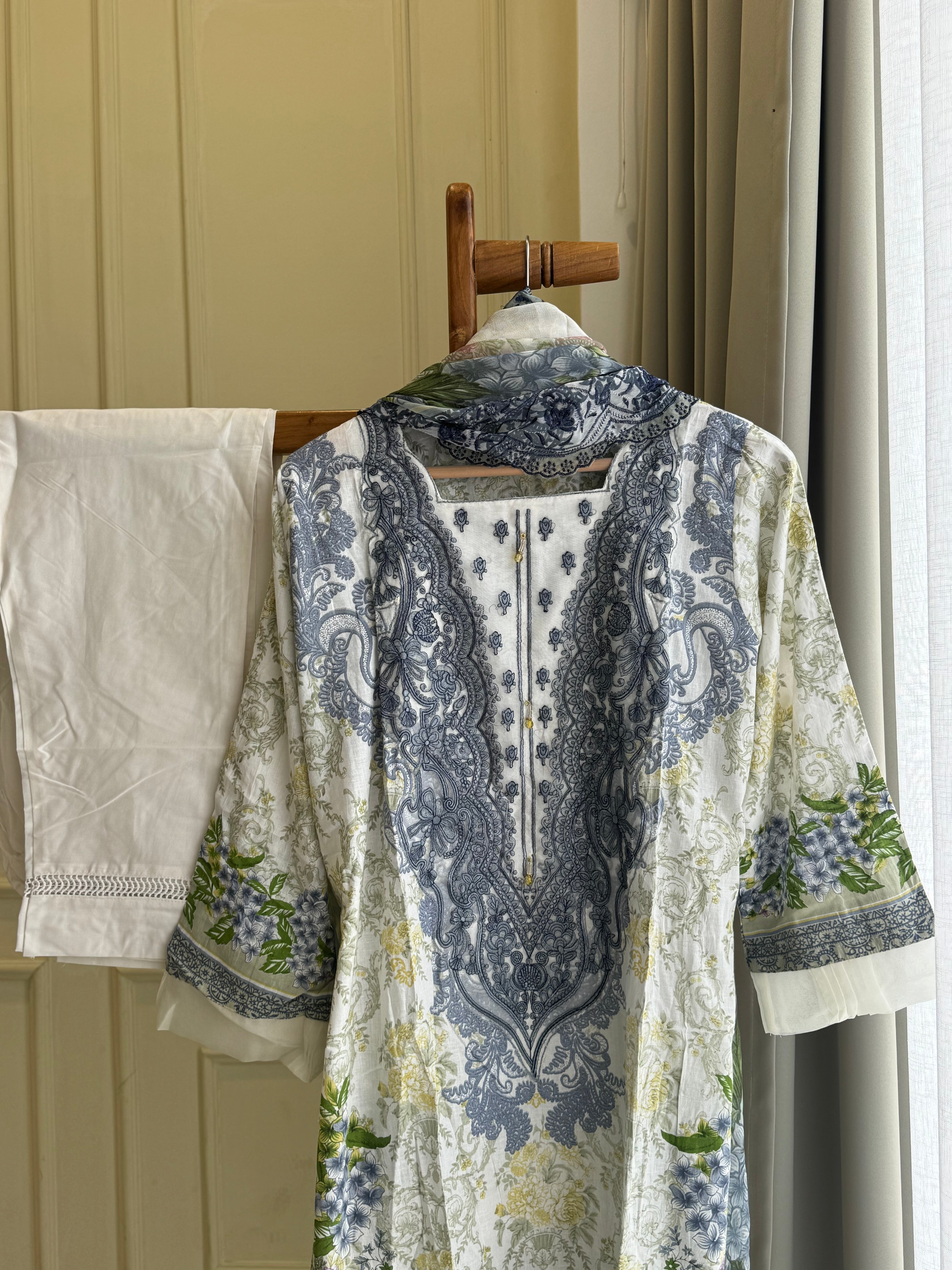 Pakistani printed suit ft-Cutwork embroidered dupatta-01