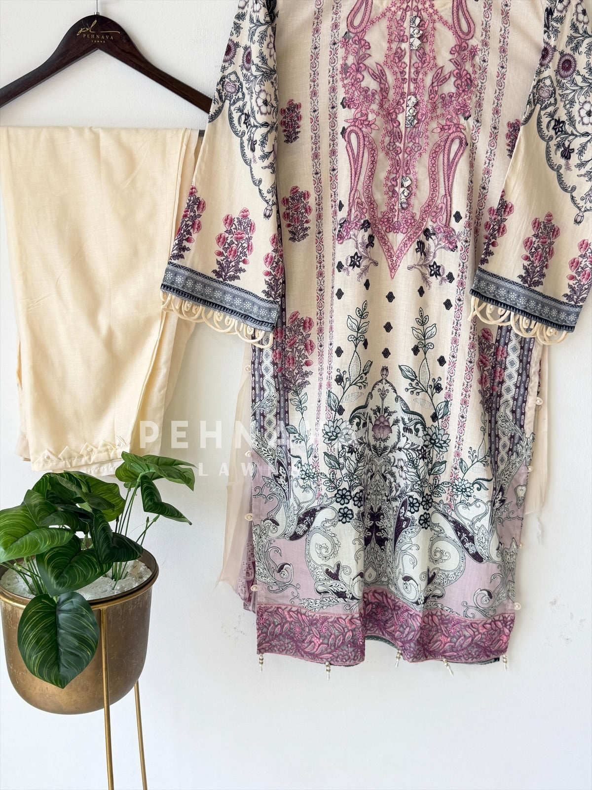 Classic Three Piece Suit-1673 - Pehnava Lawns