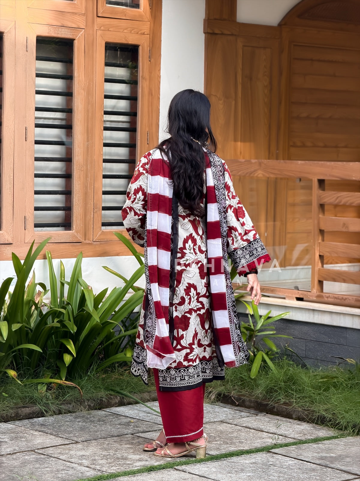 Signature Printed Lawn Unstitched Suit 1557