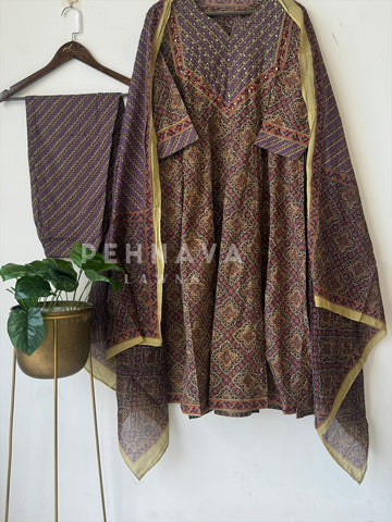 Printed kurtha Suit Set-5664 - Pehnava Lawns