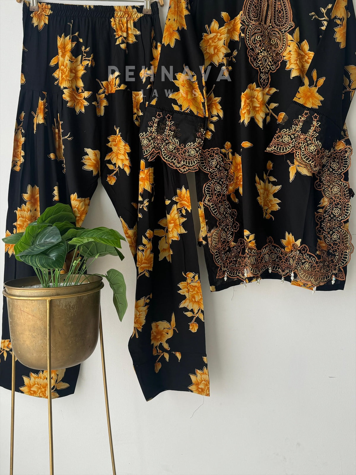 New Floral Embroidery Kurtha Suit Set-268 - Pehnava Lawns