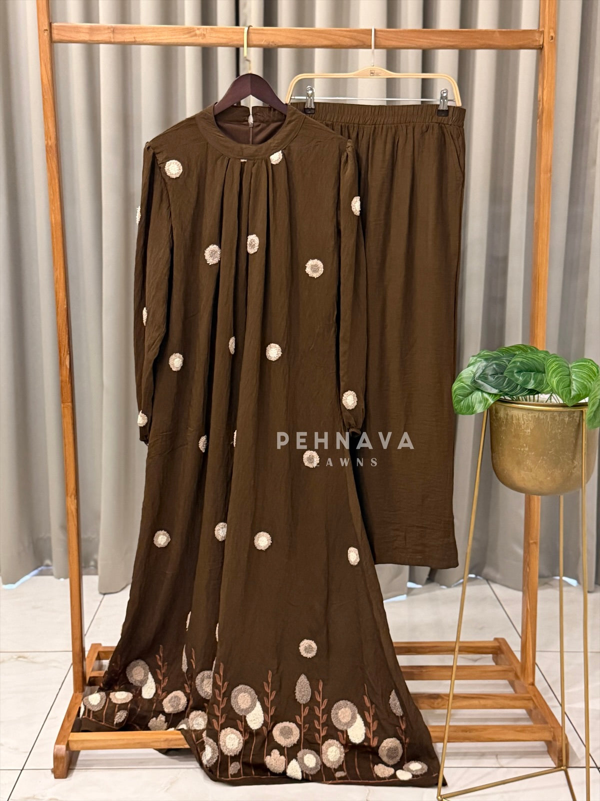 Halter neck Noodle Embroidered Suit 5006