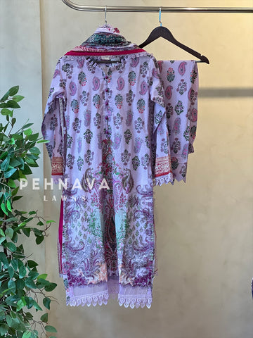 Luxurious trendy pure lawn